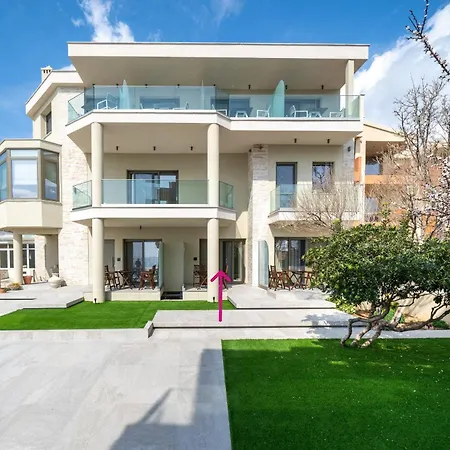 アパートホテル Reverie リメナリア