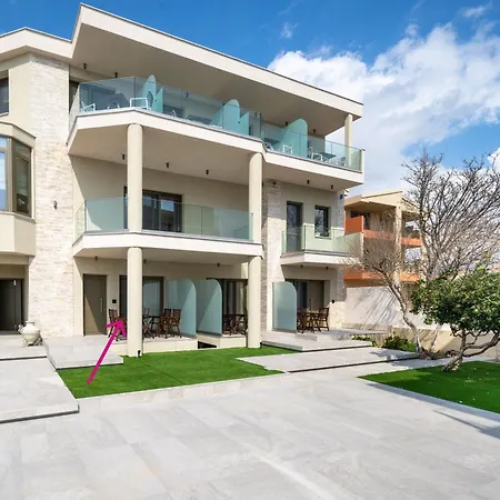 Reverie アパートホテル